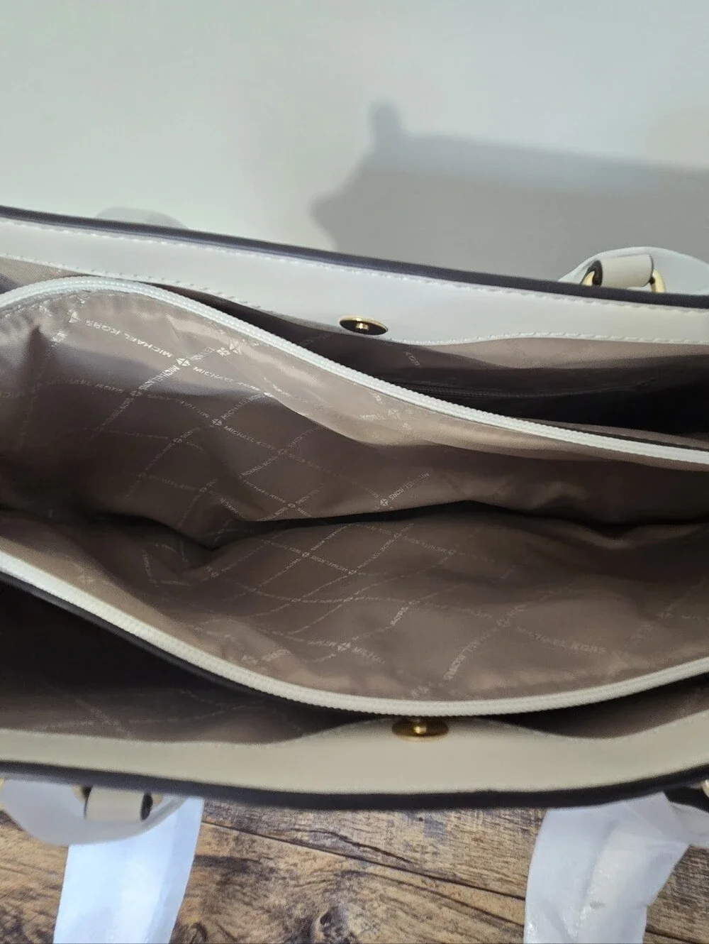 Michael Kors Sheila Large Mettalic Tote And Wallet Set